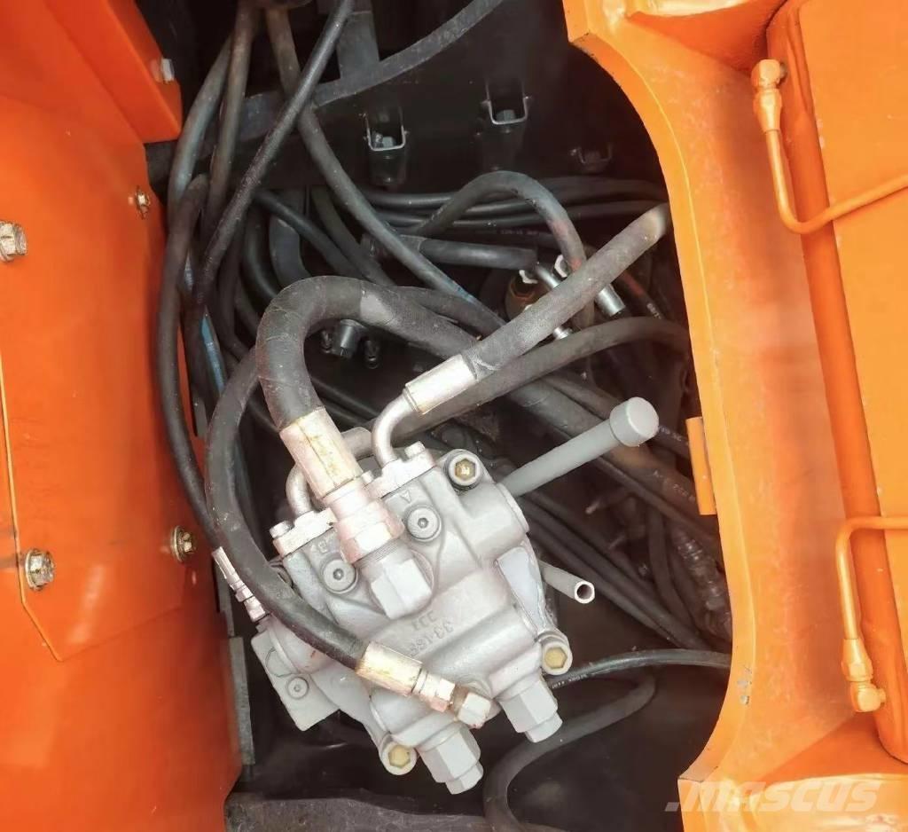 Hitachi 135US-6 Crawler excavators