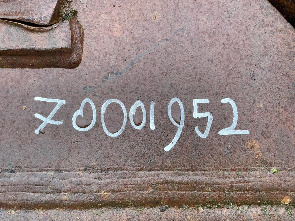  Tilting bucket Buckets