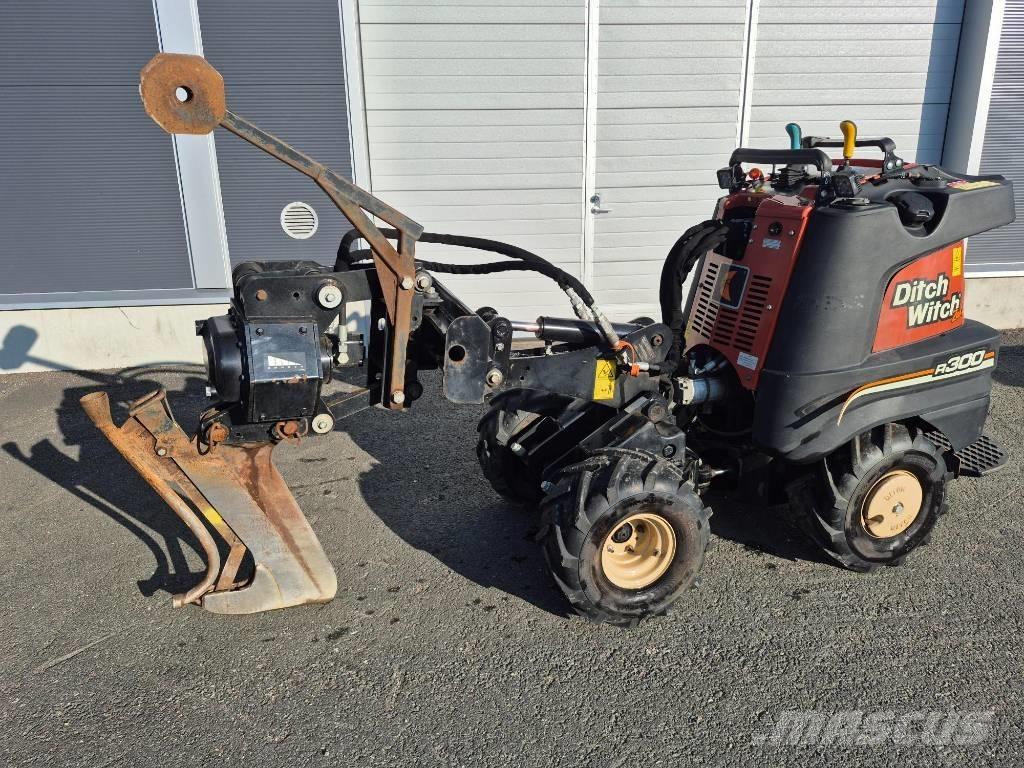 Ditch Witch R300 Trenchers