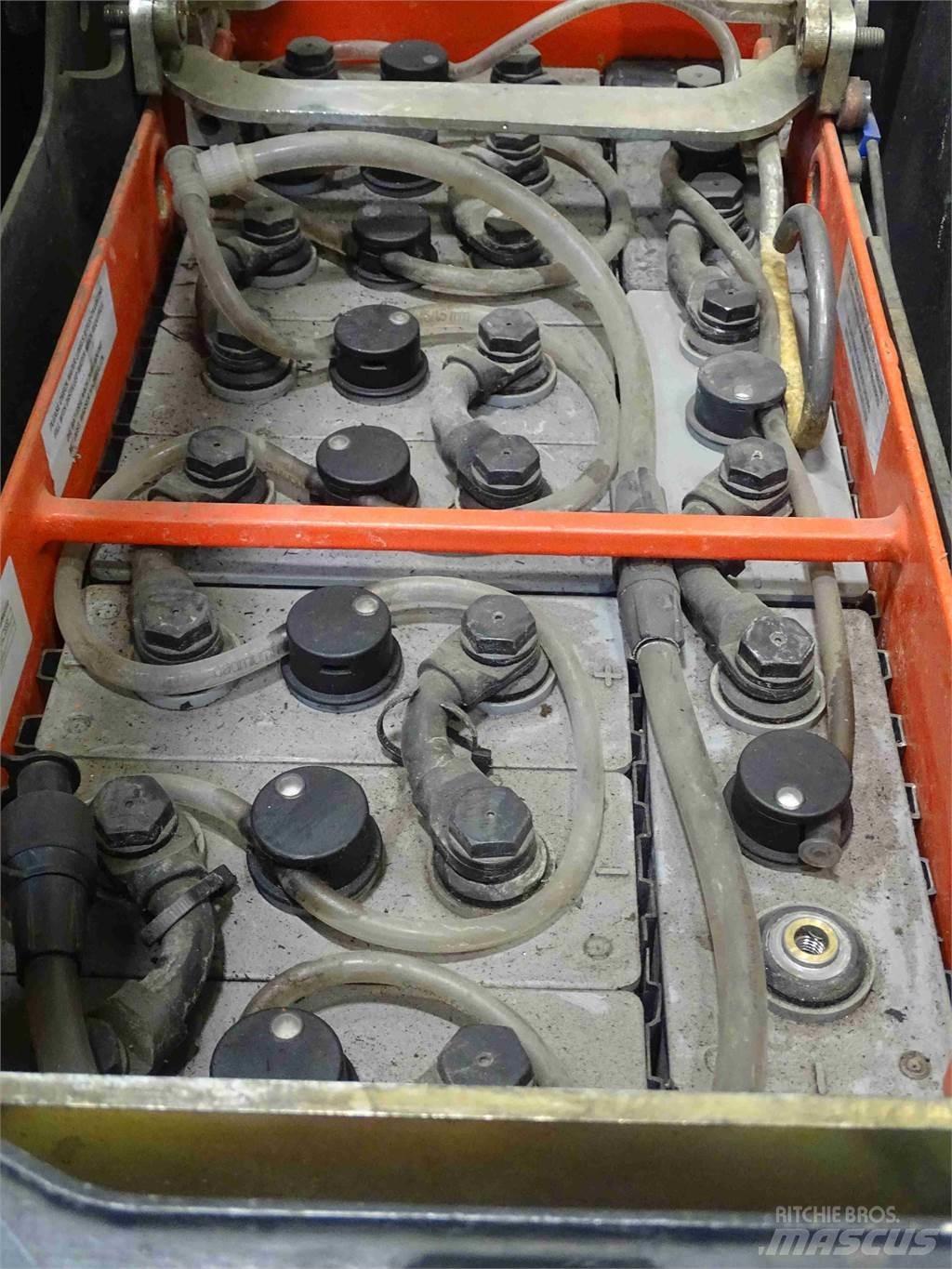 Linde L12LSP Pedestrian stacker