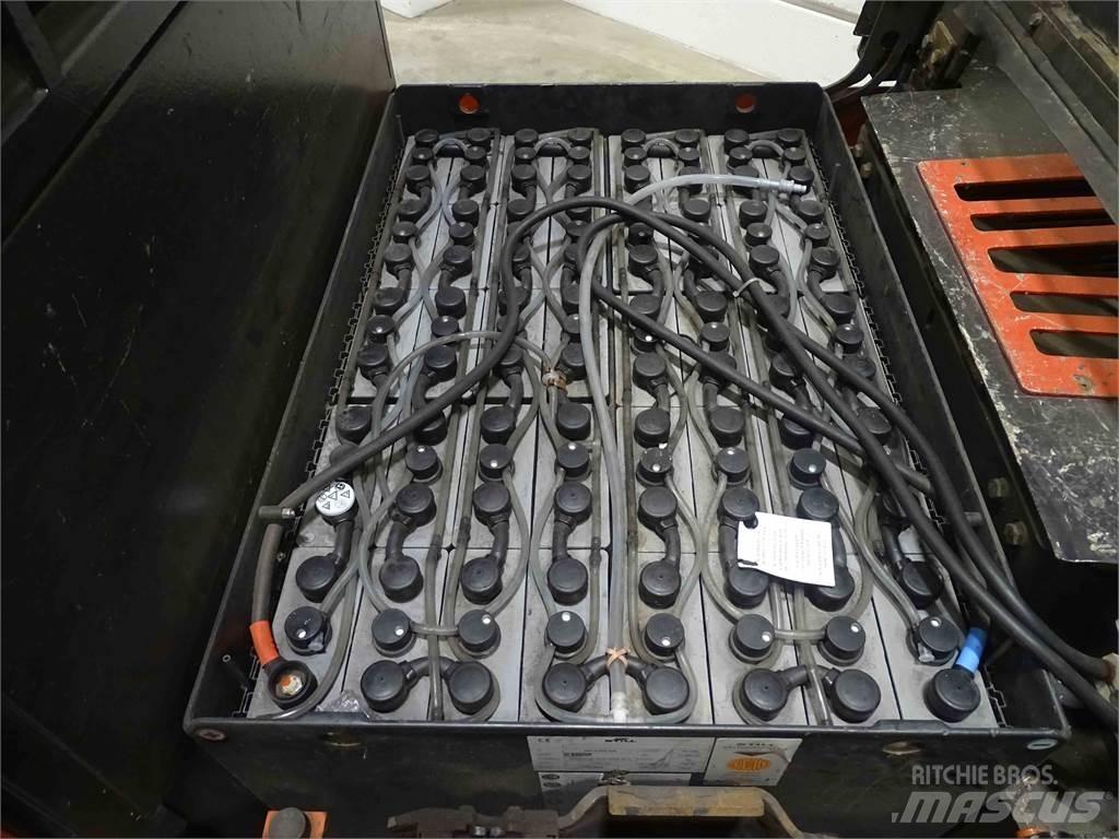 Linde P250 Towing trucks