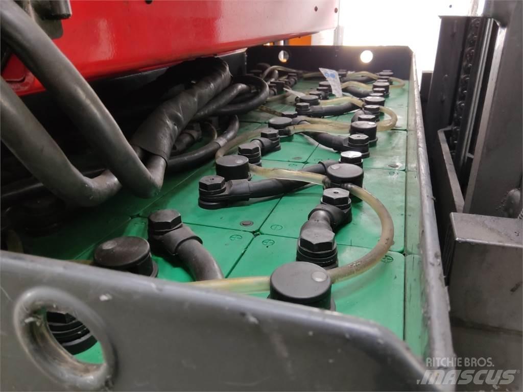 Linde R25F 4-way reach trucks