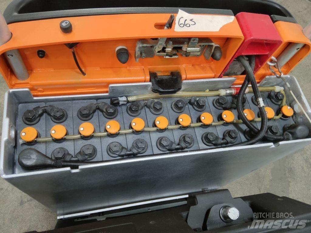 Still CX-T Towing trucks