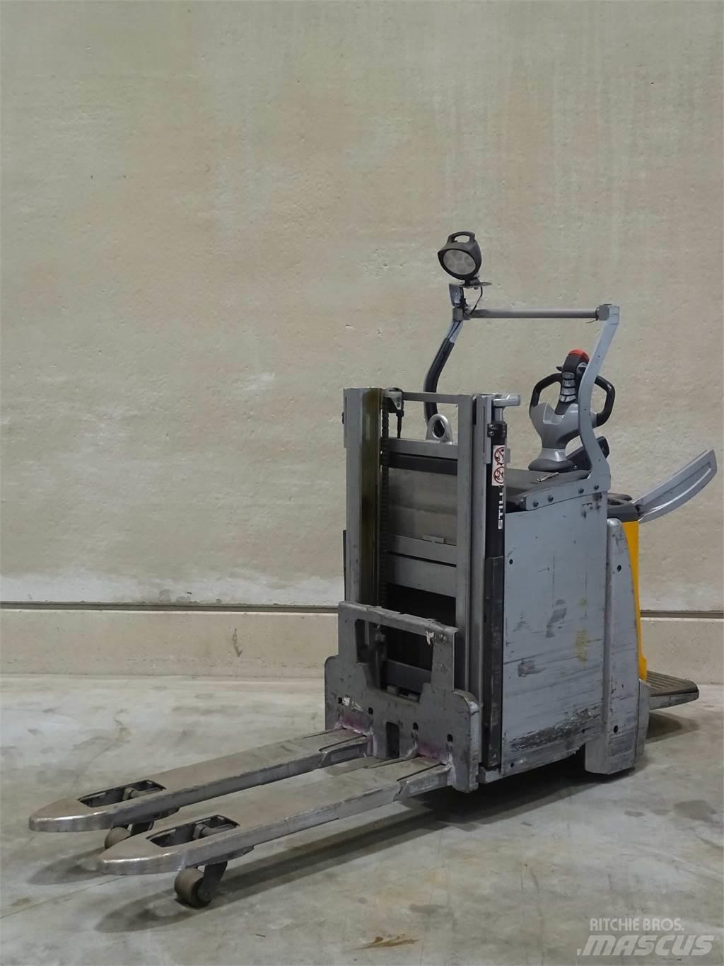 Still EXD-SF20 Pedestrian stacker