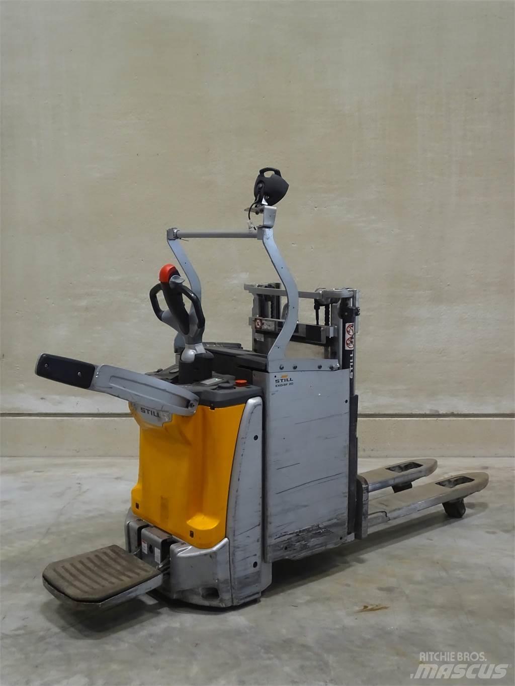 Still EXD-SF20 Pedestrian stacker