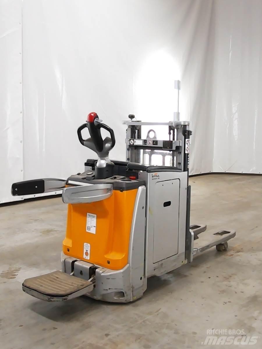 Still EXD-SF20 Pedestrian stacker