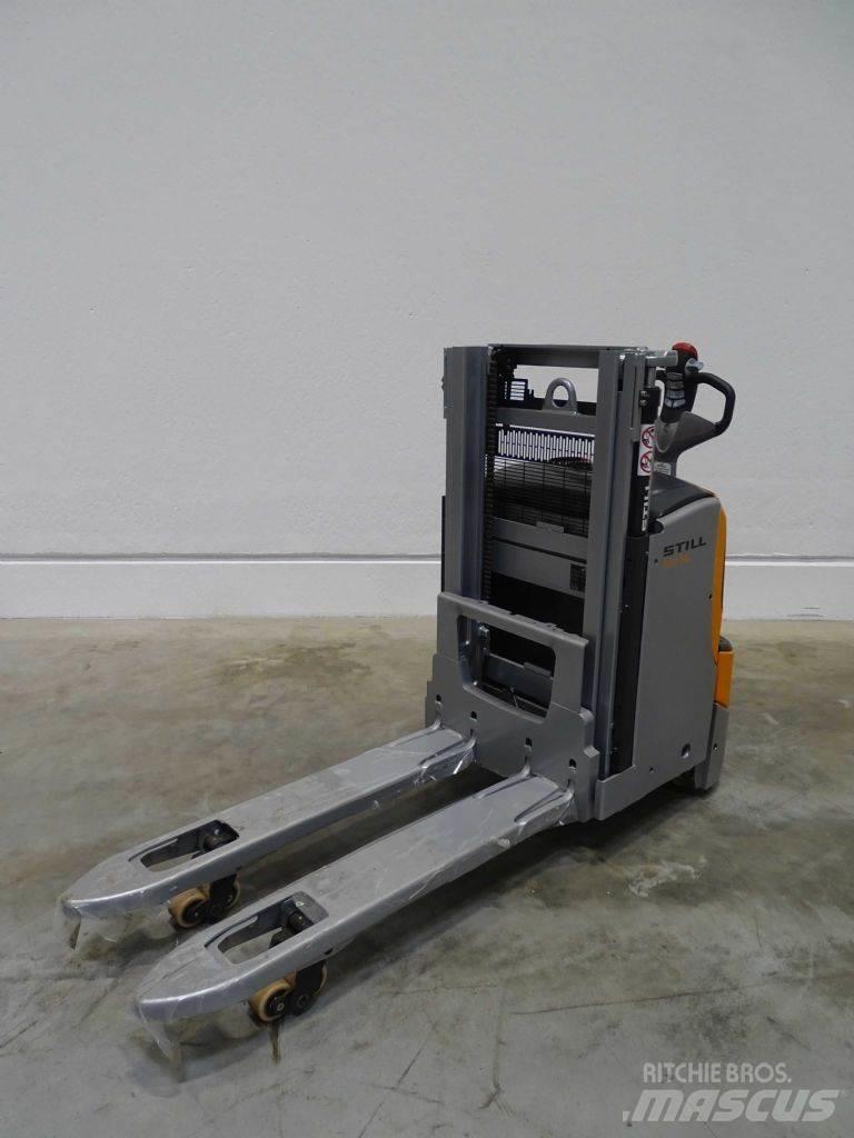 Still EXD18L Pedestrian stacker