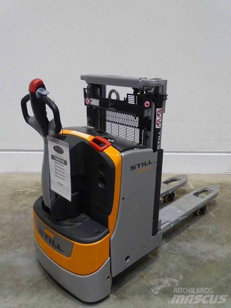 Still EXD18L Pedestrian stacker