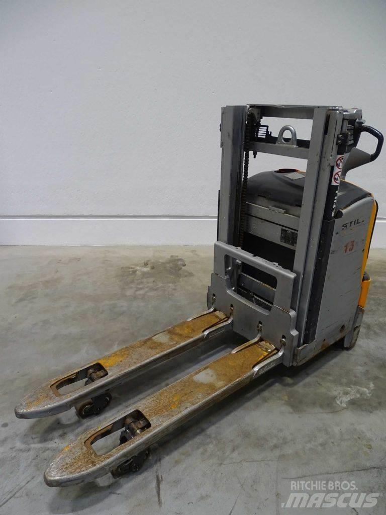Still EXD18L Pedestrian stacker