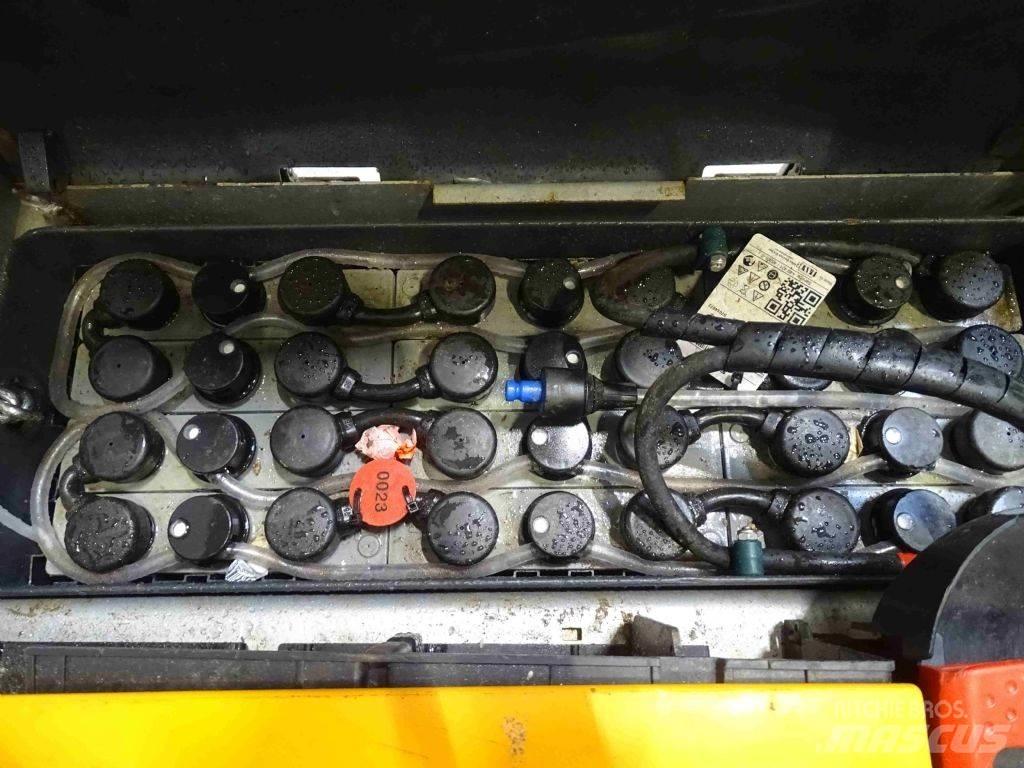 Still EXD18L Pedestrian stacker