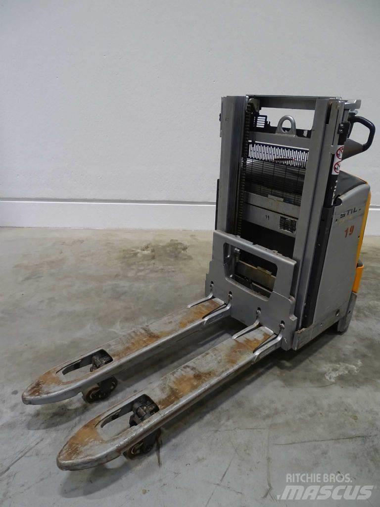 Still EXD18L Pedestrian stacker