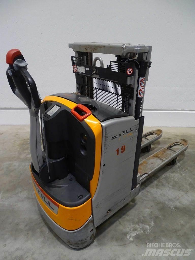 Still EXD18L Pedestrian stacker