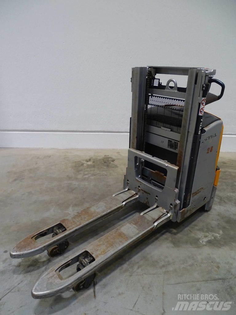 Still EXD18L Pedestrian stacker
