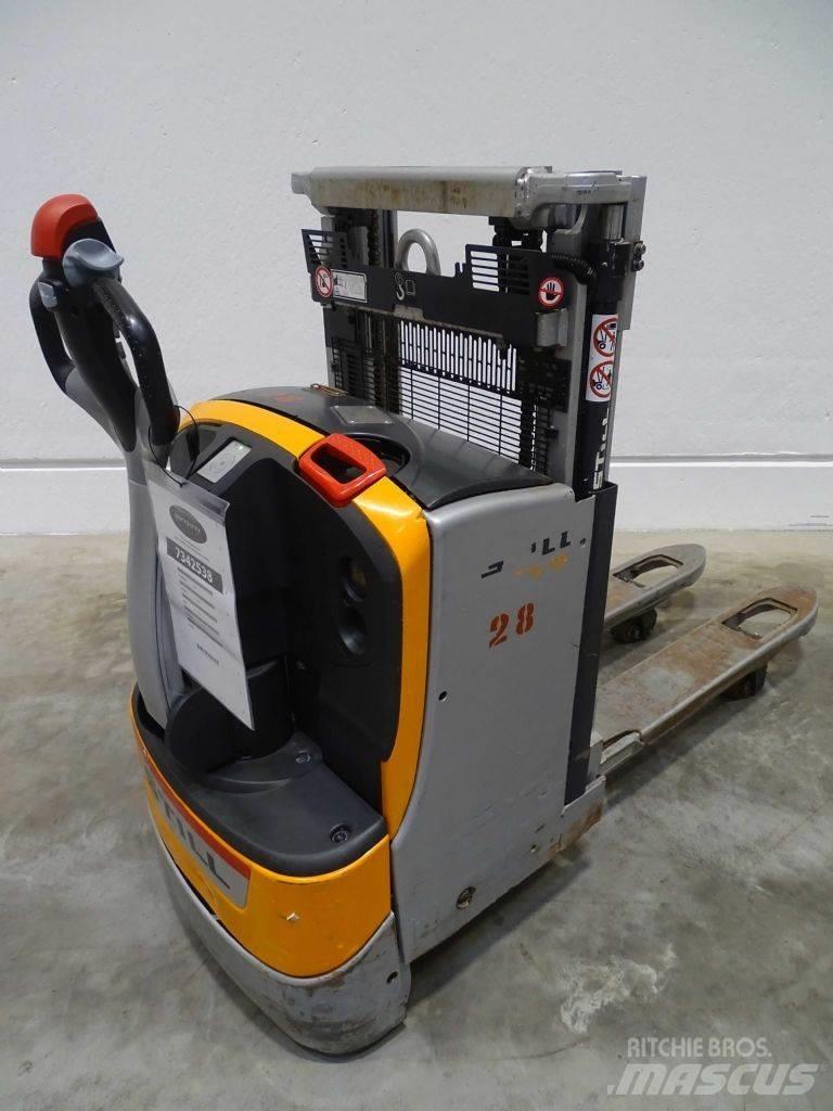 Still EXD18L Pedestrian stacker