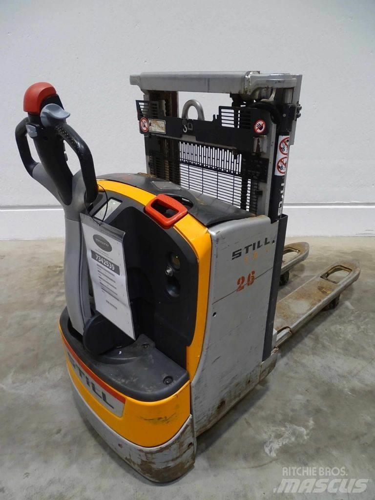 Still EXD18L Pedestrian stacker