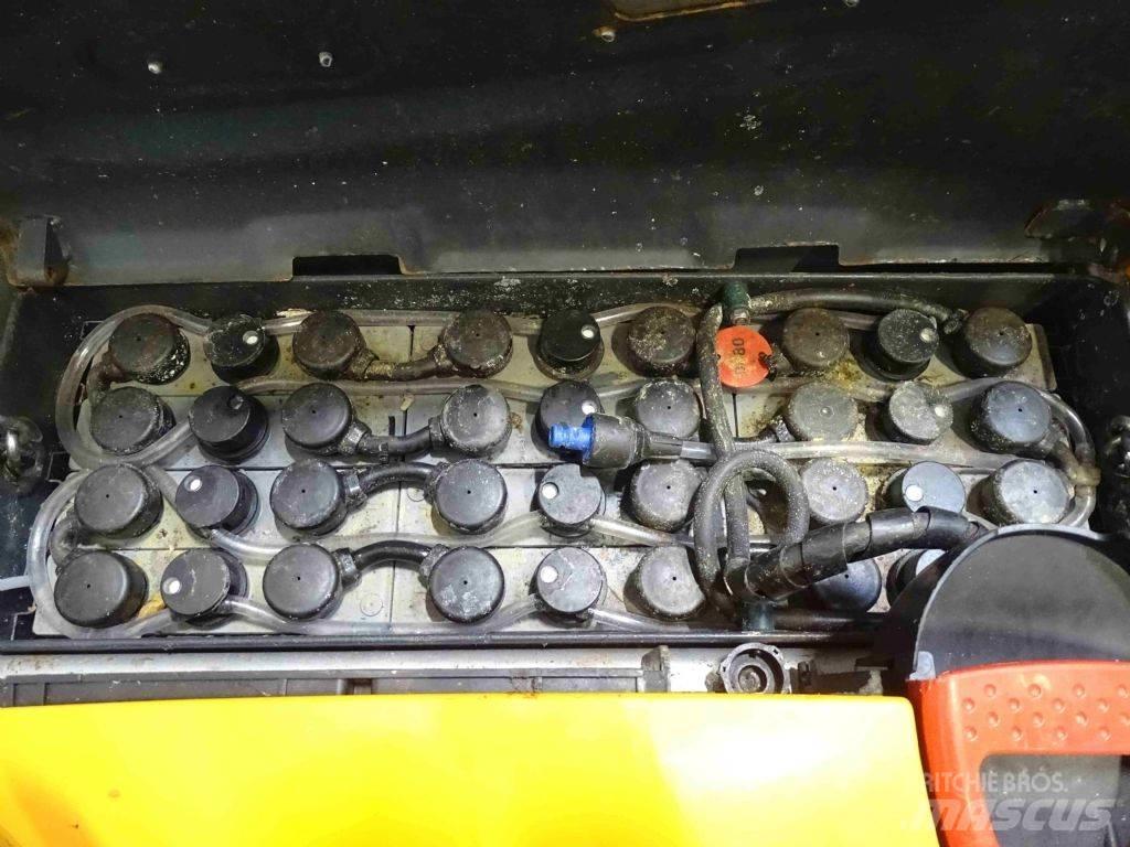 Still EXD18L Pedestrian stacker