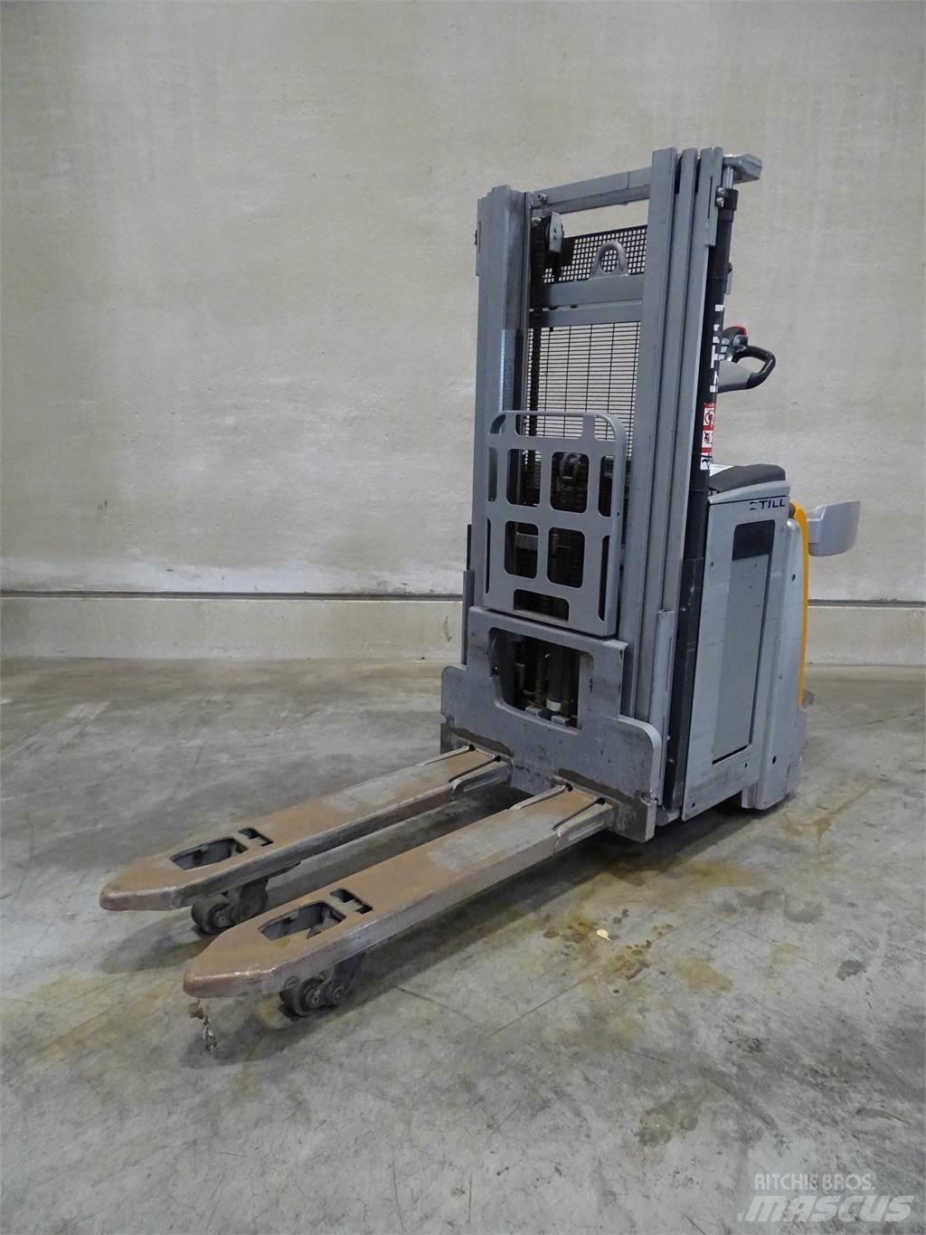 Still EXV-SF16D Pedestrian stacker
