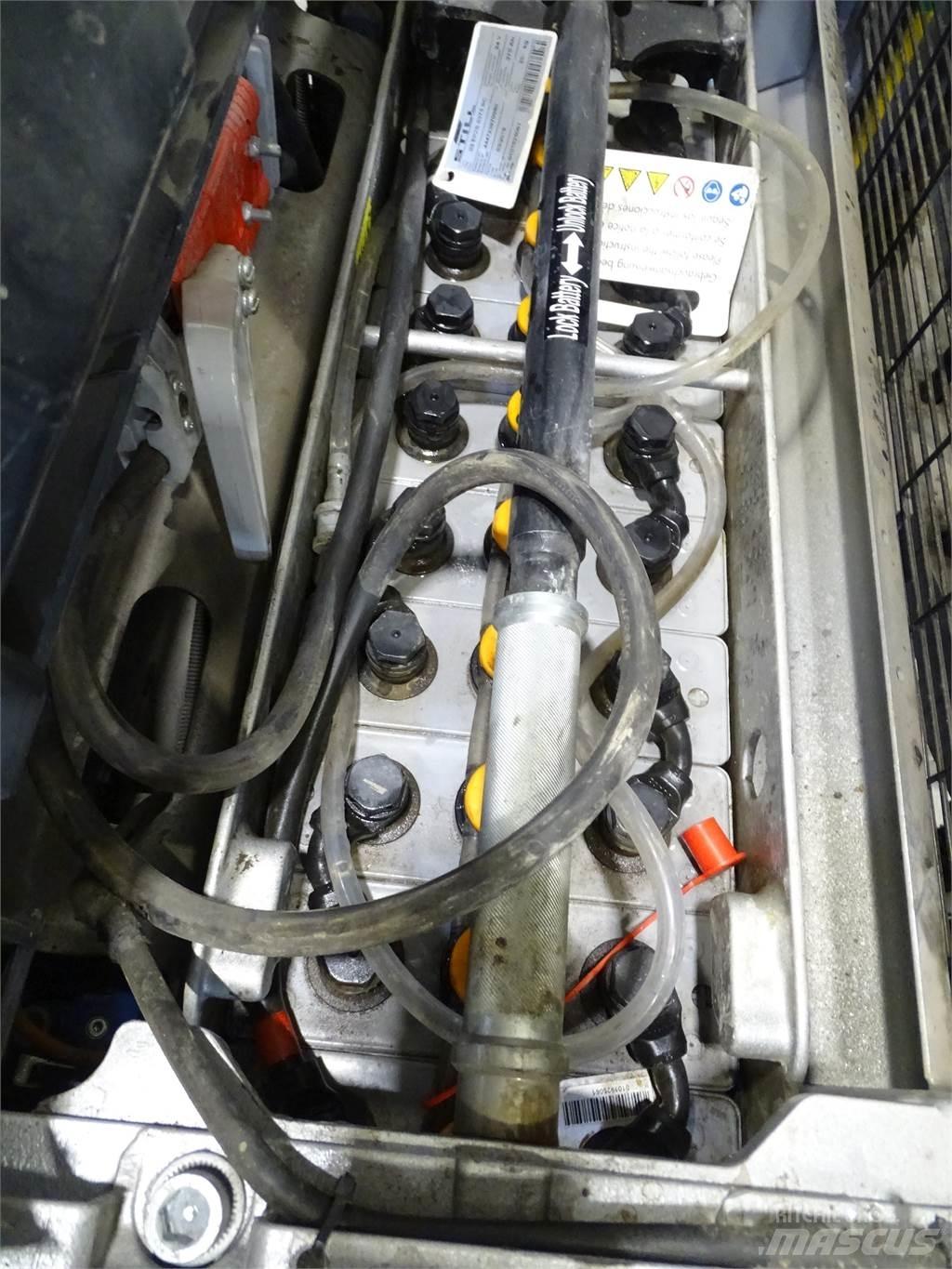 Still EXV-SF16D Pedestrian stacker