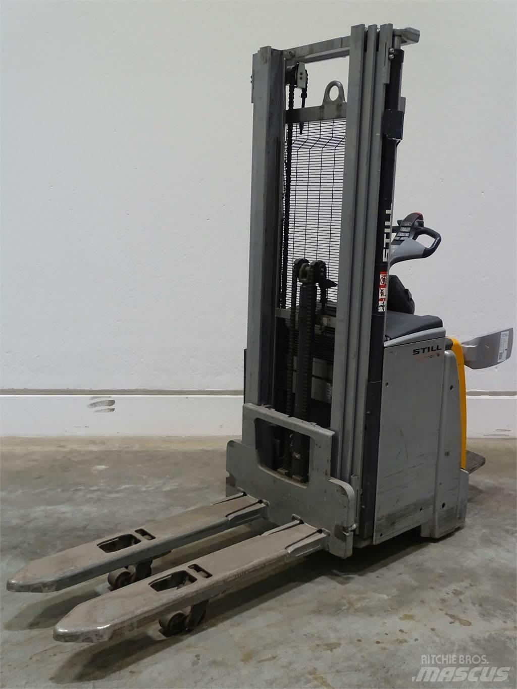 Still EXV-SF16I Pedestrian stacker