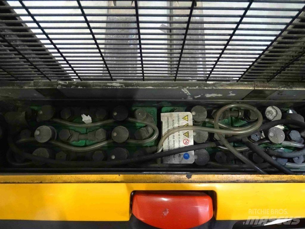 Still EXV10 Pedestrian stacker
