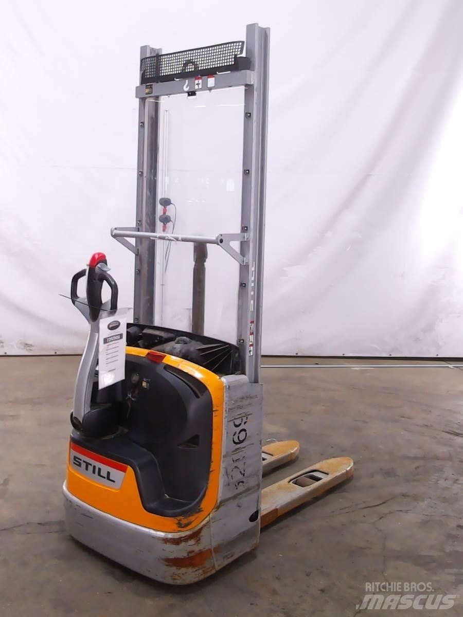 Still EXV10 Pedestrian stacker