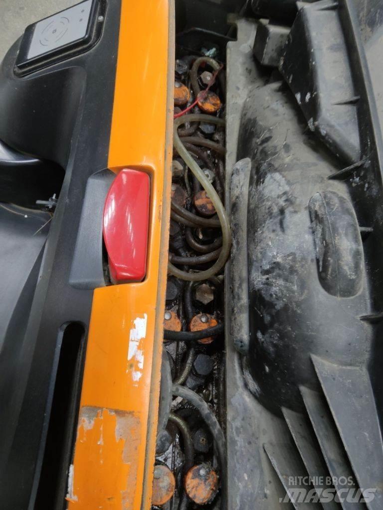 Still EXV10 Pedestrian stacker