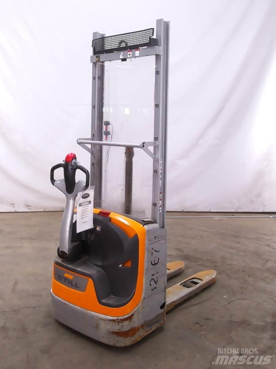 Still EXV10 Pedestrian stacker