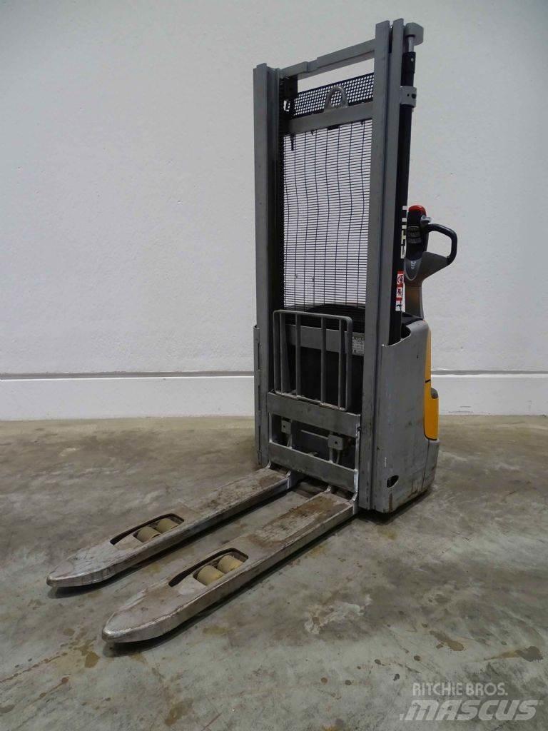 Still EXV10 Pedestrian stacker
