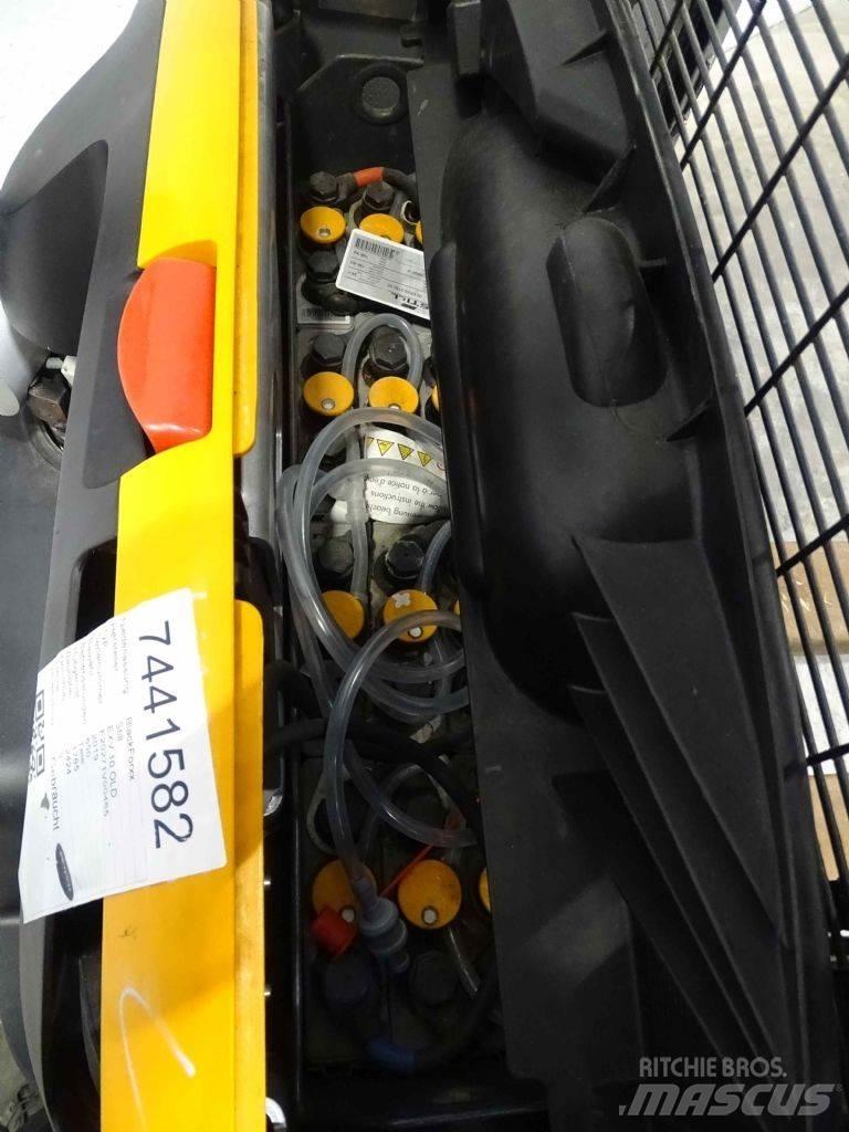 Still EXV10 Pedestrian stacker