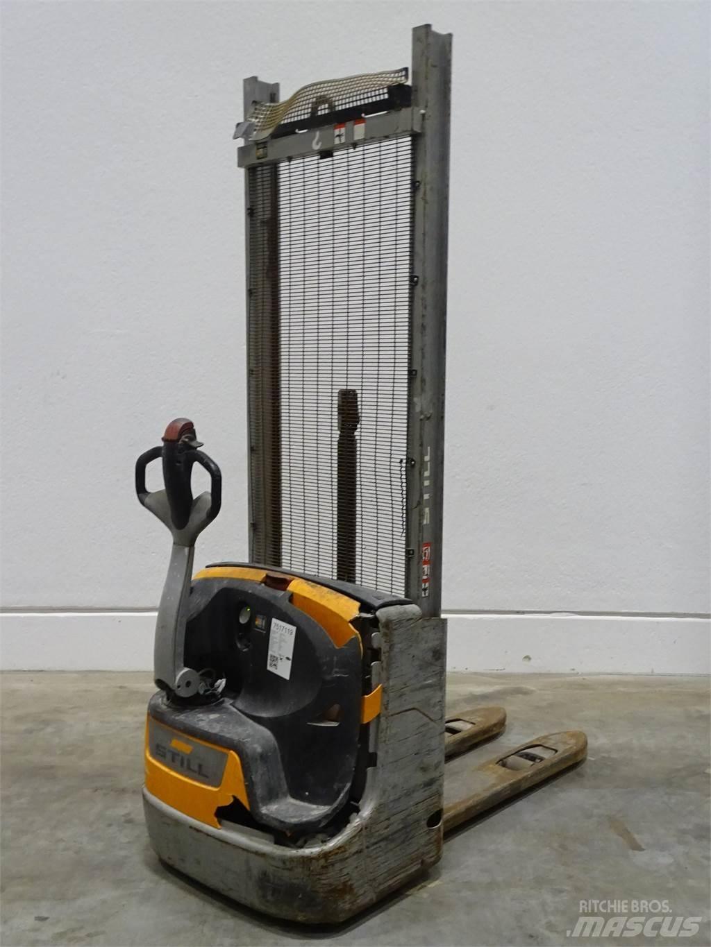 Still EXV10 Pedestrian stacker