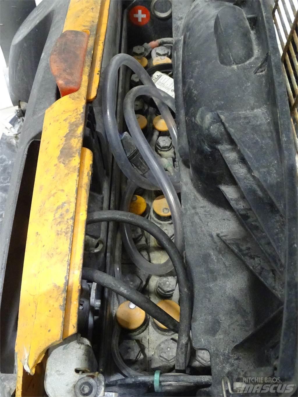 Still EXV10 Pedestrian stacker