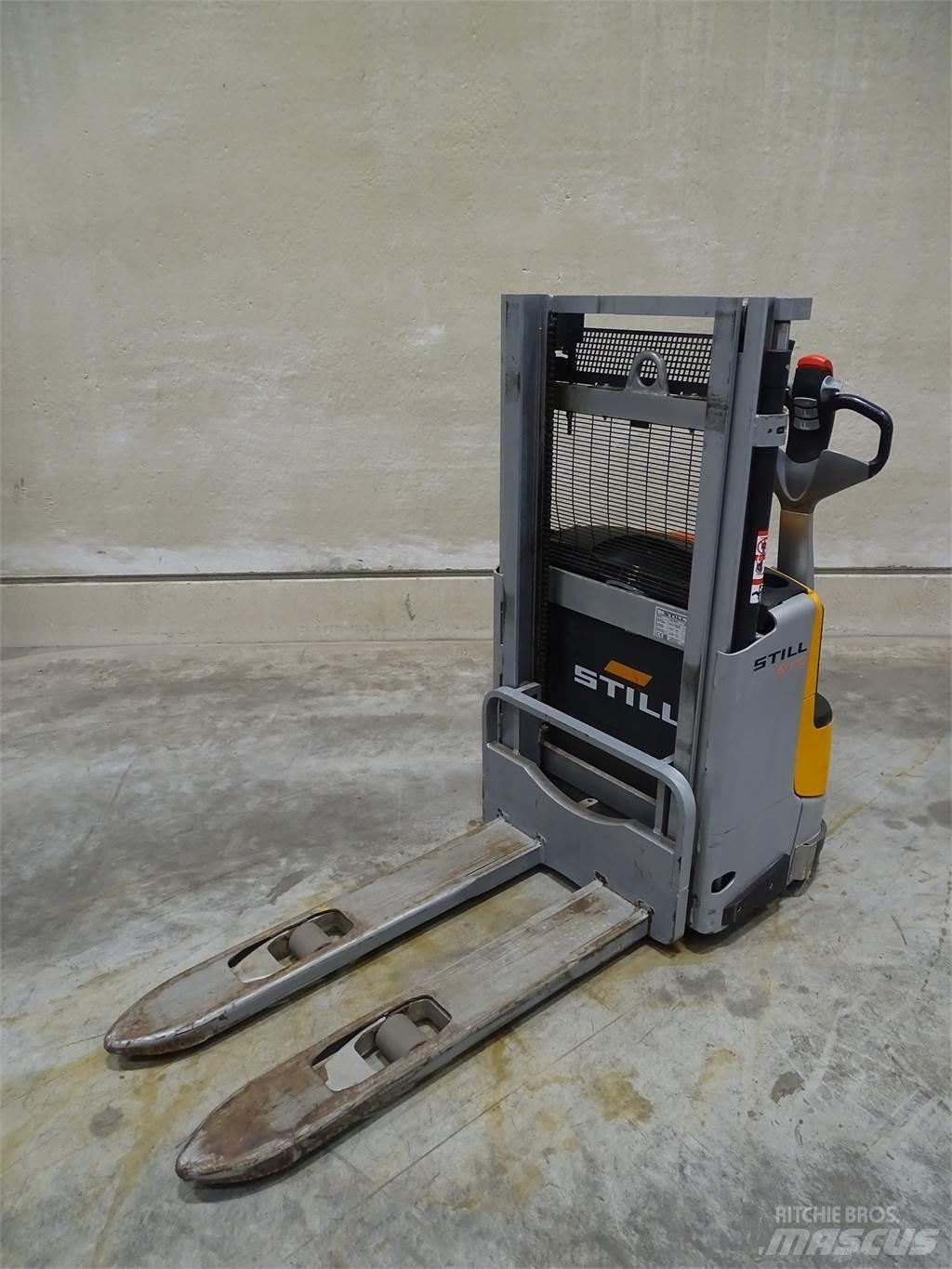 Still EXV10 Pedestrian stacker