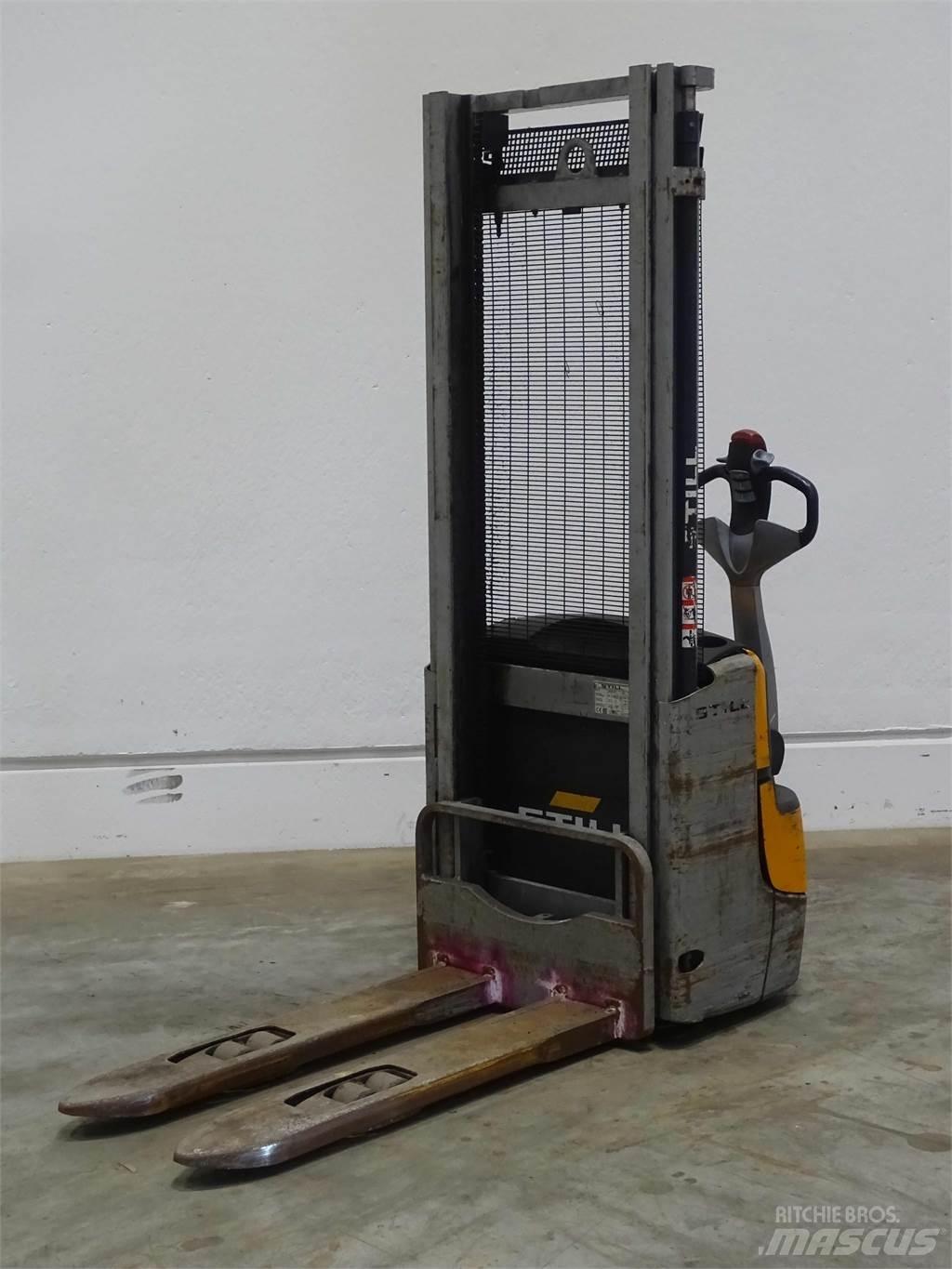 Still EXV12 Pedestrian stacker