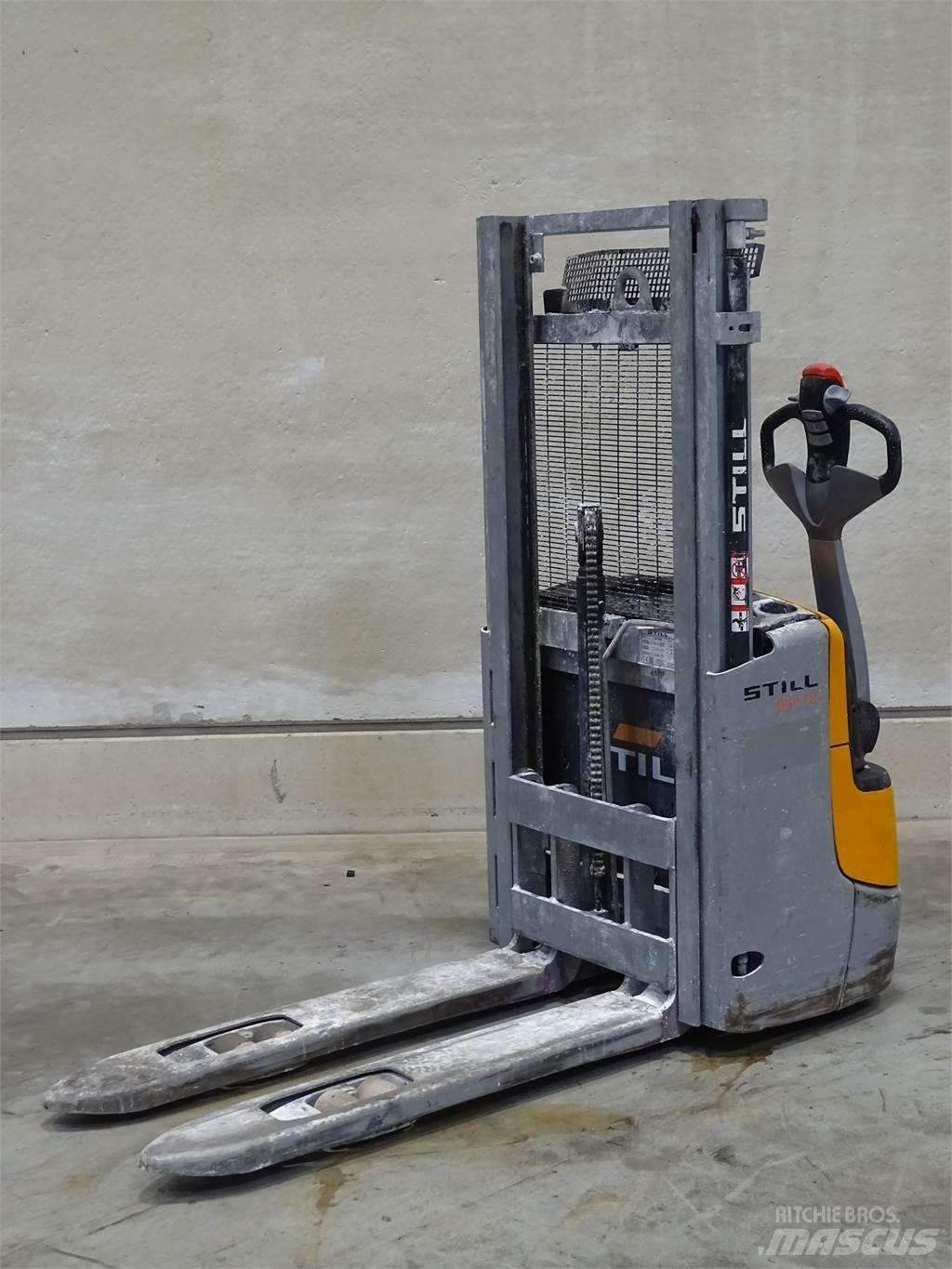 Still EXV12 Pedestrian stacker