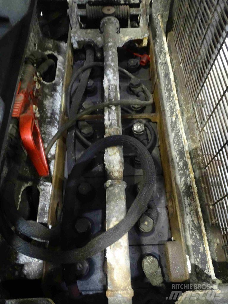 Still EXV14 Pedestrian stacker