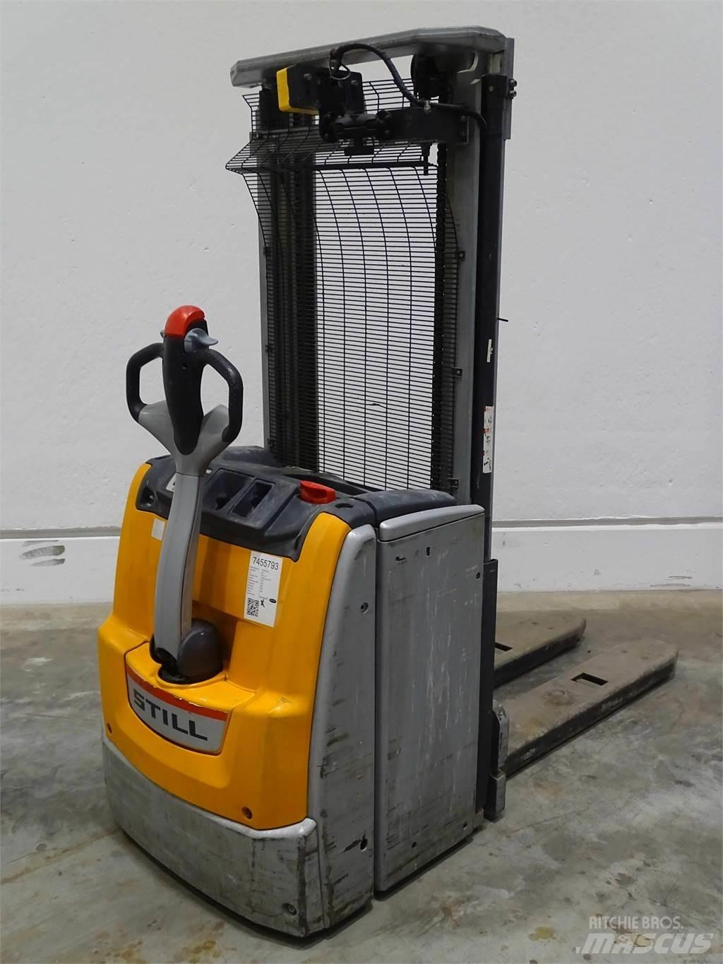Still EXV14 Pedestrian stacker