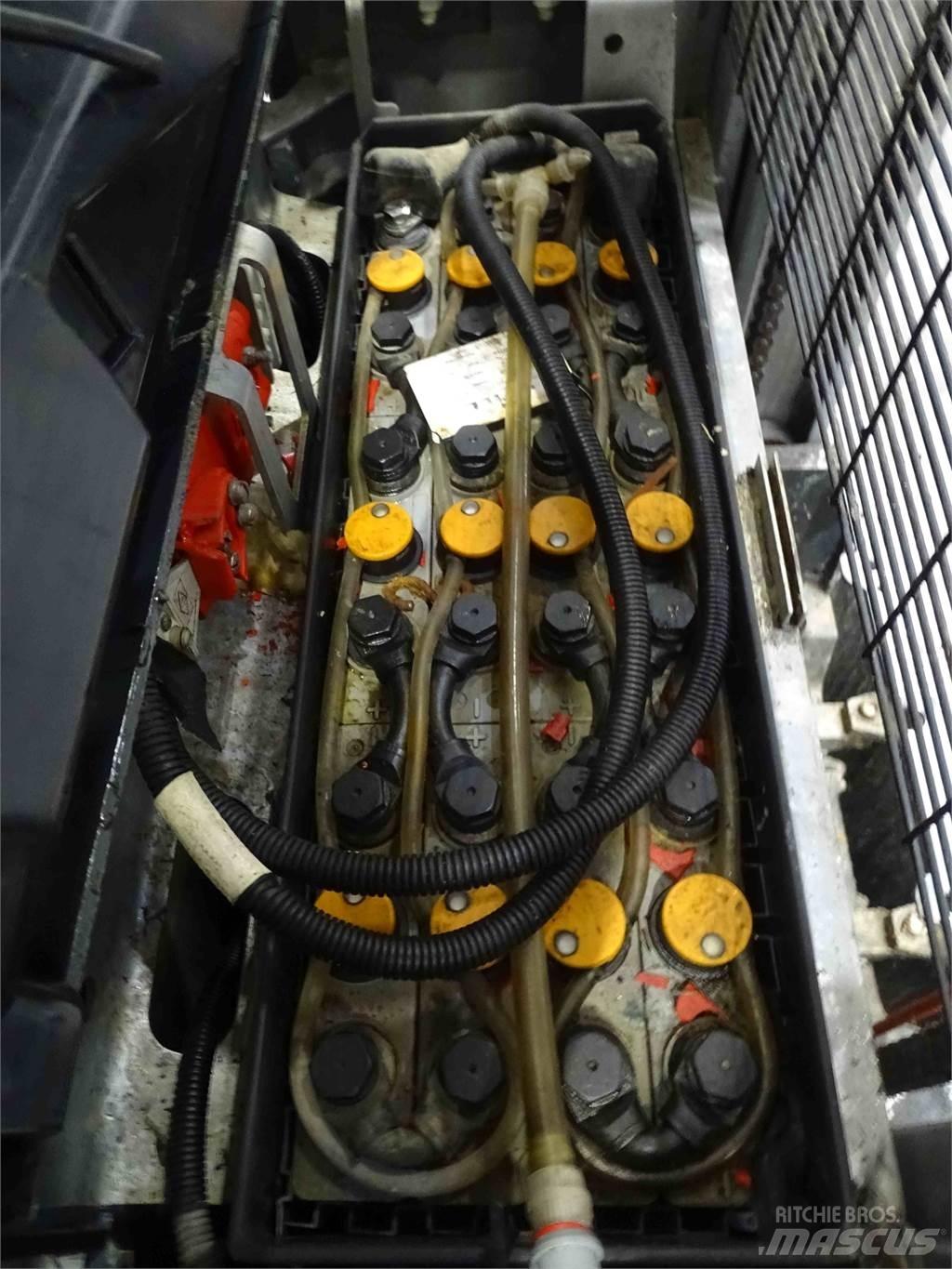 Still EXV14 Pedestrian stacker