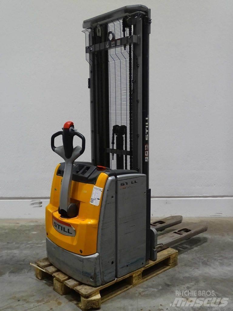 Still EXV14 Pedestrian stacker