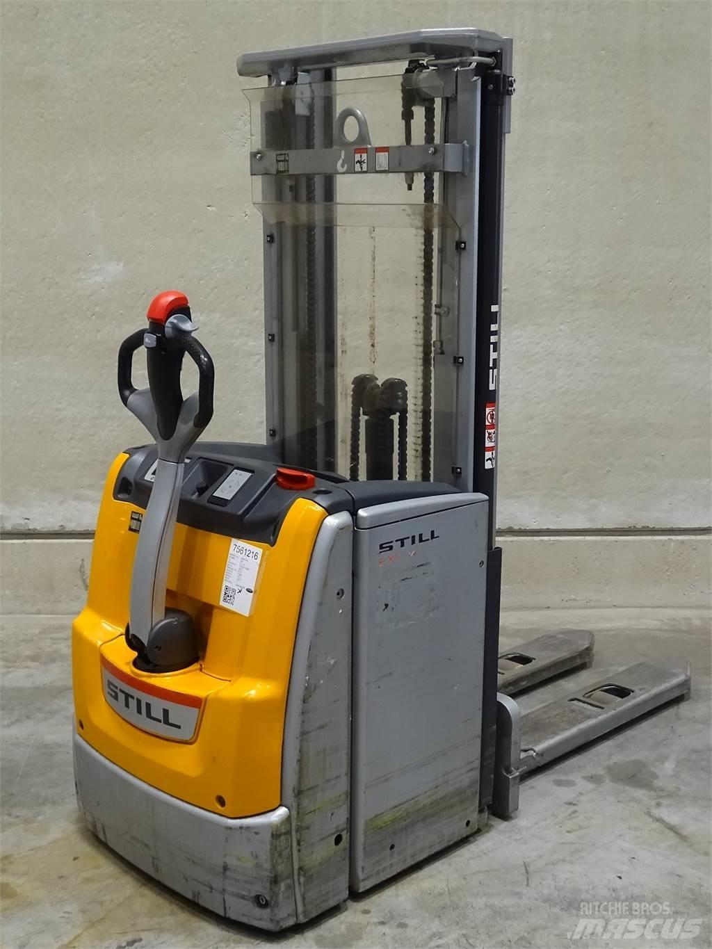 Still EXV14 Pedestrian stacker