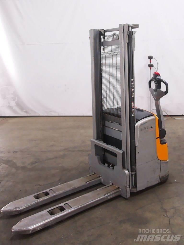 Still EXV14C Pedestrian stacker
