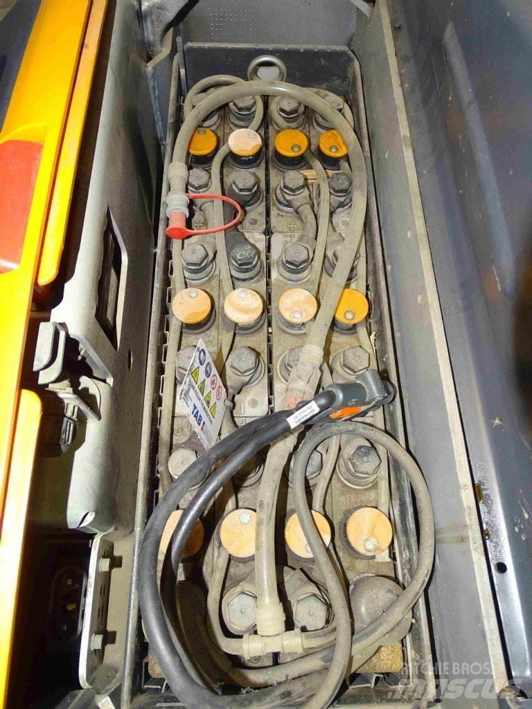 Still EXV14C Pedestrian stacker