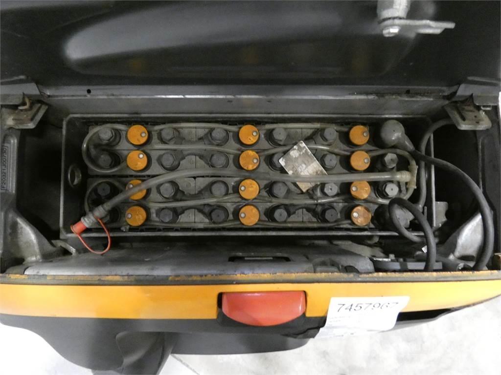Still EXV14C Pedestrian stacker