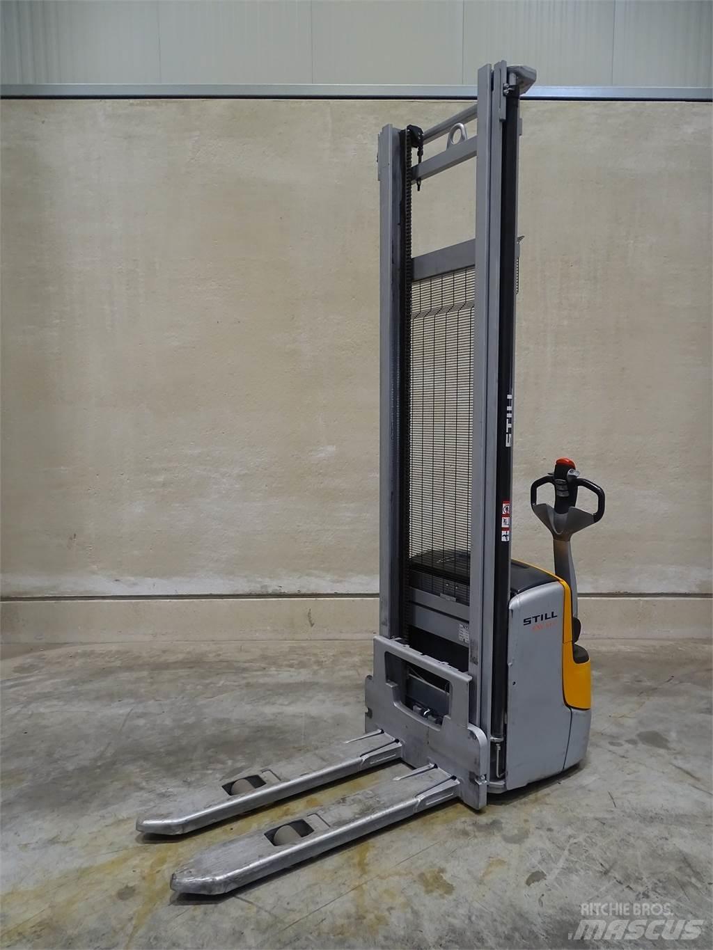 Still EXV14C Pedestrian stacker