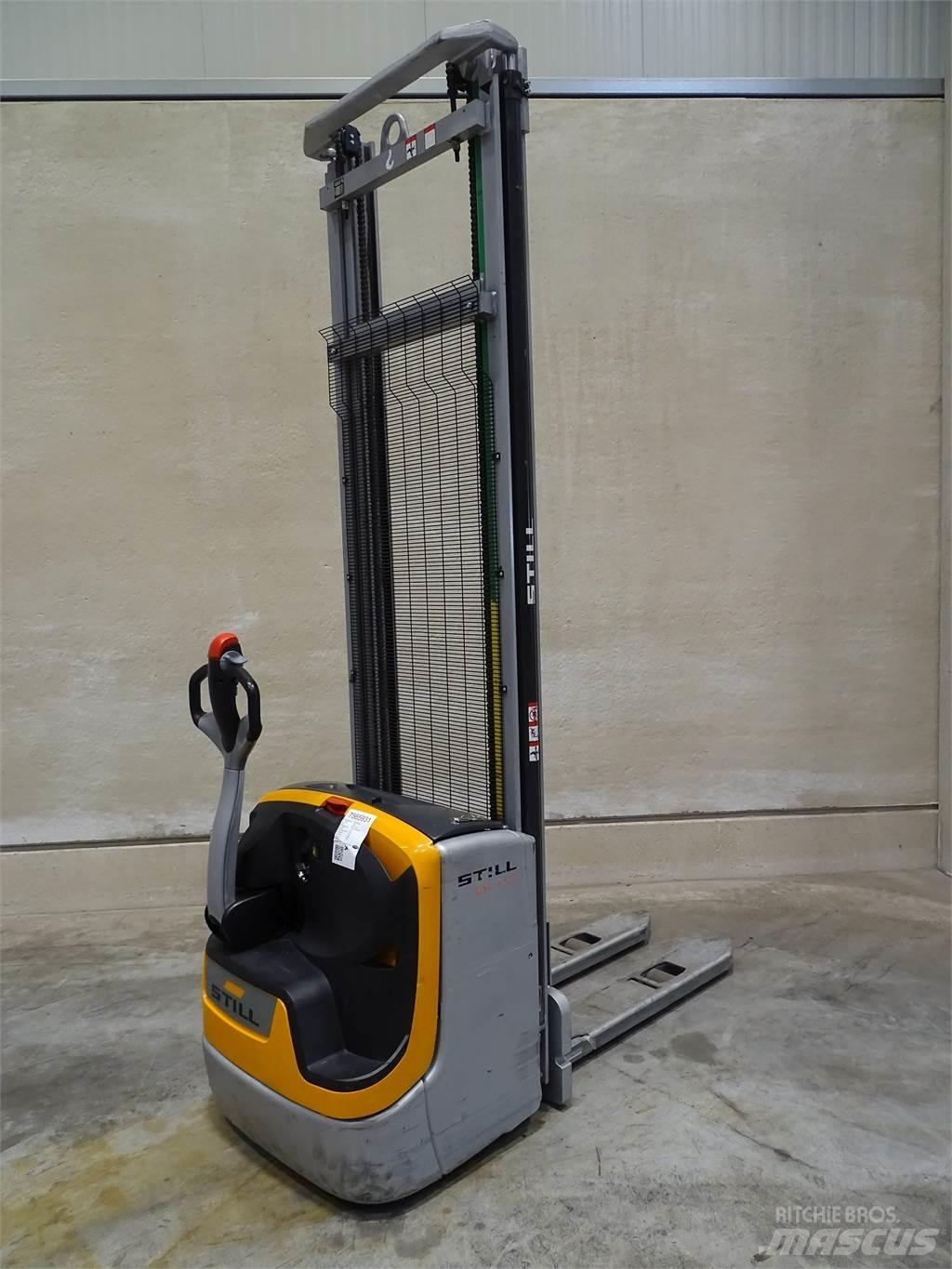 Still EXV14C Pedestrian stacker