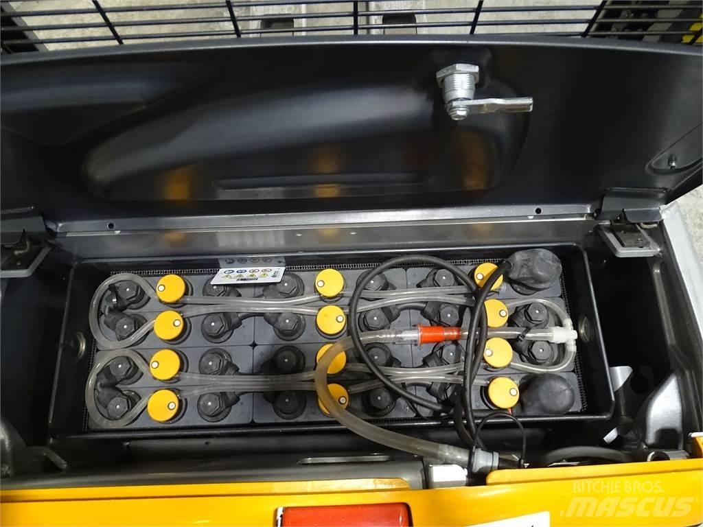 Still EXV14C Pedestrian stacker