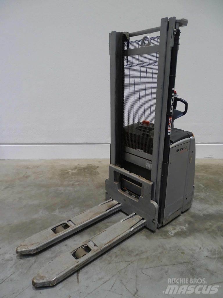Still EXV16 Pedestrian stacker