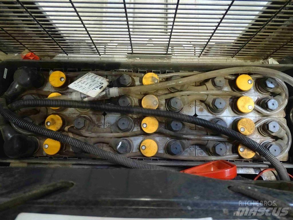 Still EXV16 Pedestrian stacker