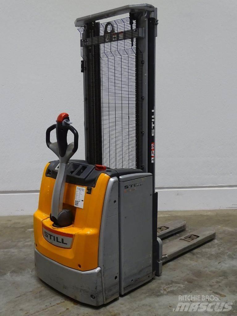 Still EXV16 Pedestrian stacker