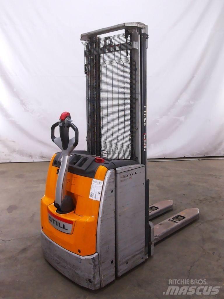 Still EXV16 Pedestrian stacker