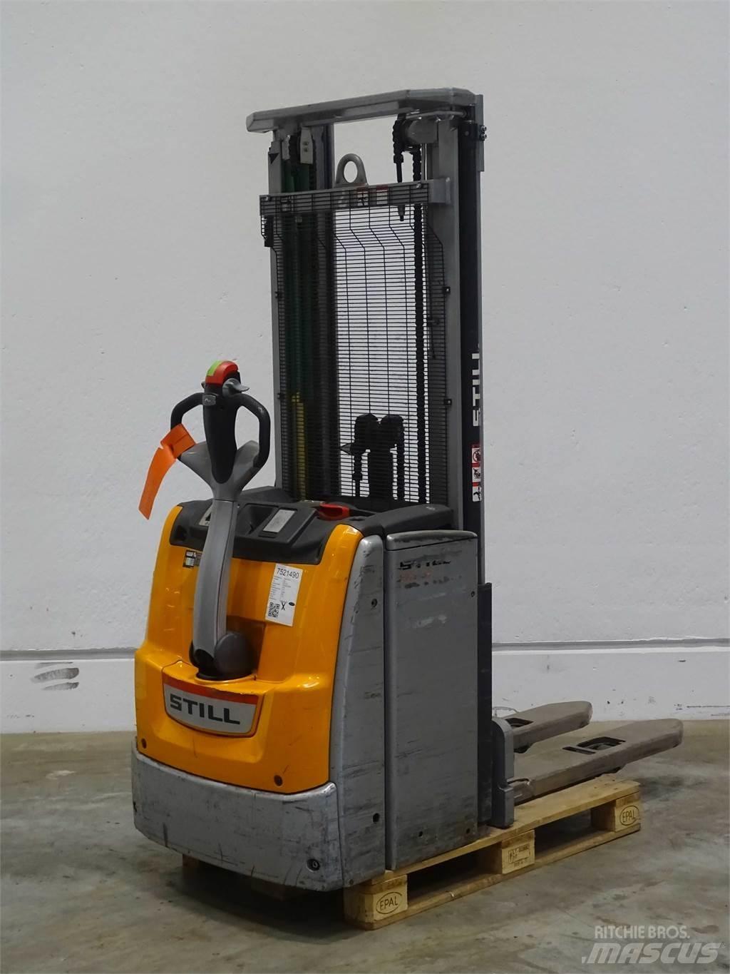 Still EXV16 Pedestrian stacker